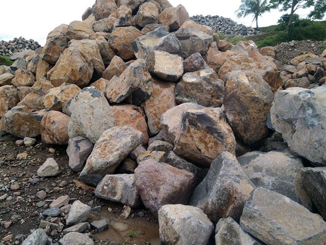 Boulders & Armour Rock